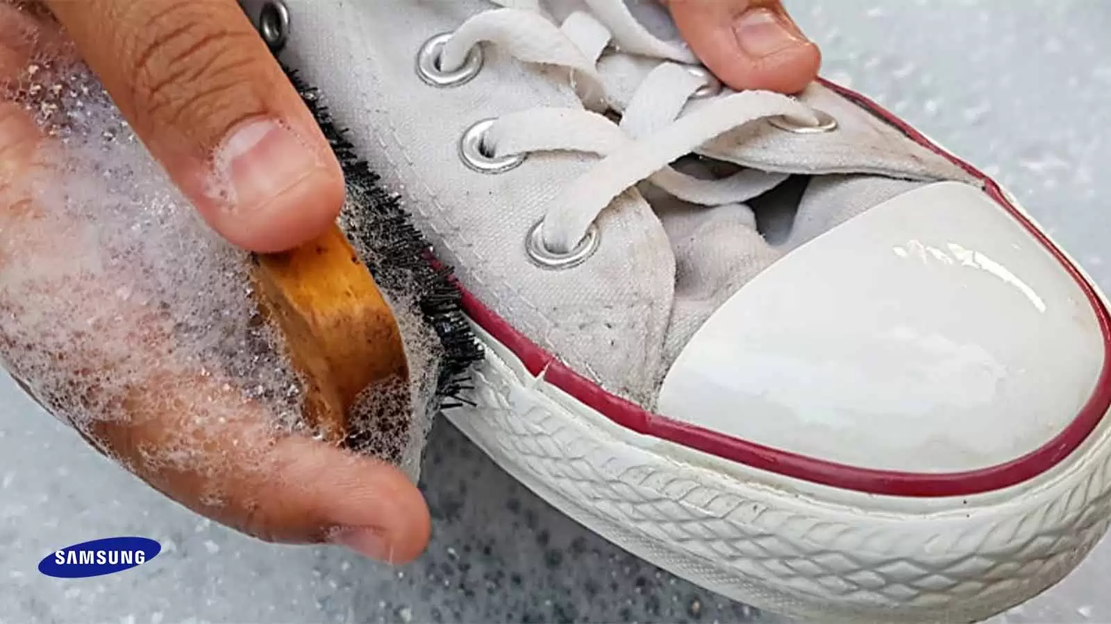 تمیز کردن کف کفش